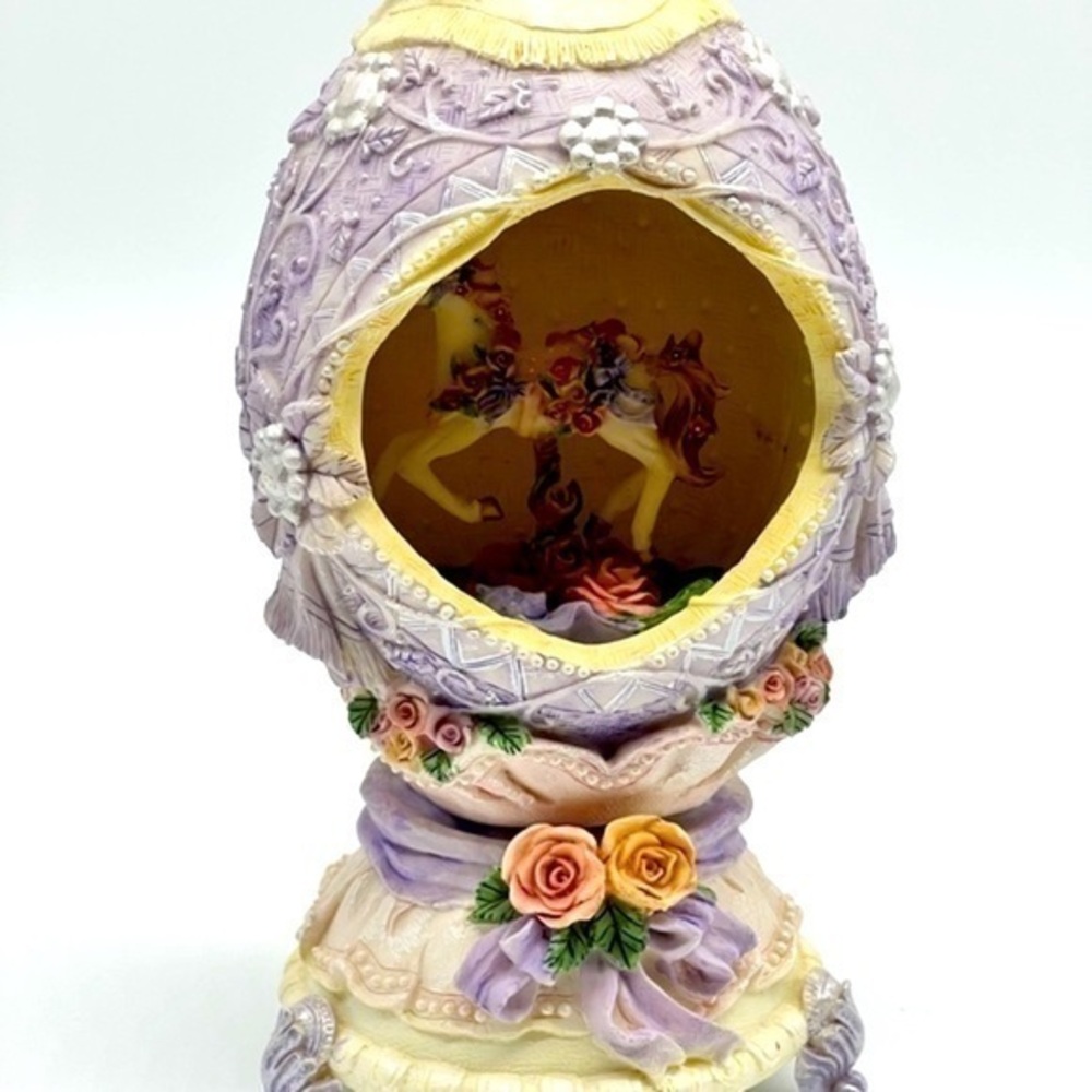 Vintage music wind up egg shaped ceramic sculpture Plays “Endless Love”